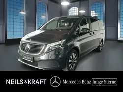 Grau Gebraucht 2021 Mercedes EQV300 Van / Kleinbus | 46.880 € (Etwas zu teuer)