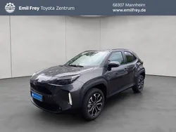 Grau Neu 2025 Toyota Yaris Cross SUV | 27.490 €