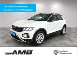 Pure white/schwarz Gebraucht 2024 VW T-Roc Life SUV | 27.880 € (Fairer Preis)