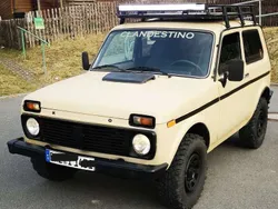 Beige Gebraucht 2009 Lada niva SUV | 8.500 €