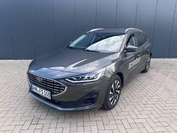Grau Gebraucht 2025 Ford Focus Titanium Limousine | 26.990 € (Etwas zu teuer)