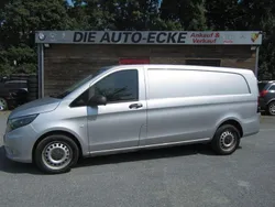 Brillantsilber metallic Gebraucht 2018 Mercedes Vito Van / Kleinbus | 13.750 € (Guter Preis)