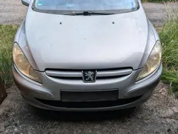 Grau Gebraucht 2002 Peugeot 307 Kleinwagen | 1.100 €