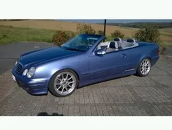 Blau Gebraucht 2002 Mercedes CLK230 Avantgarde Cabrio | 15.700 €