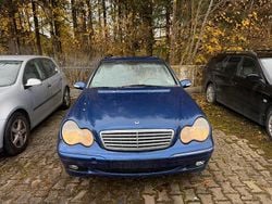 Blau Gebraucht 2001 Mercedes C220 Kombi | 950 €