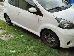 Weiß Gebraucht 2012 Toyota Aygo Cool Kleinwagen | 5.100 € (Fairer Preis)