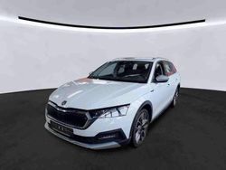 Moonweiss metallic Gebraucht 2022 Skoda Octavia Scout 4x4 Kombi | 30.970 € (Fairer Preis)