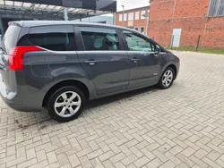 Grau Gebraucht 2013 Peugeot 5008 Van / Kleinbus | 7.799 €