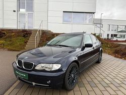 Blau Gebraucht 2002 BMW 330 Sport Line Limousine | 15.976 €