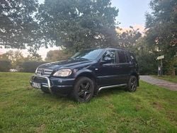 Blau Gebraucht 1999 Mercedes ML320 AMG SUV | 5.500 €