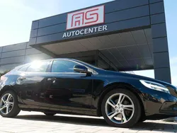 Black stone Gebraucht 2016 Volvo V40 Momentum Kombi | 10.990 € (Fairer Preis)
