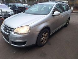 Silber Gebraucht 2009 VW Golf VI Comfortline Kleinwagen | 1.700 €