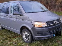 Grau Gebraucht 2017 VW Caravelle Van / Kleinbus | 16.999 € (Teuer)