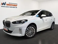 Weiß Gebraucht 2024 BMW 220 Active Tourer Luxury Line Van / Kleinbus | 32.990 € (Fairer Preis)