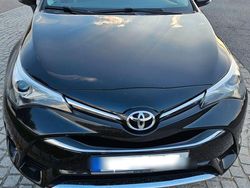 Schwarz Gebraucht 2018 Toyota Avensis Team Kombi | 16.999 € (Etwas zu teuer)