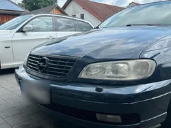 Blau Gebraucht 2003 Opel Omega Limousine | 2.300 € (Fairer Preis)