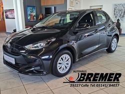 Mysticschwarz Gebraucht 2024 Toyota Yaris Comfort Limousine | 15.950 € (Etwas zu teuer)