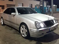 Schwarz Gebraucht 2000 Mercedes E270 Elegance Limousine | 12.000 €
