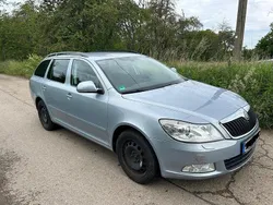 Blau Gebraucht 2009 Skoda Octavia Kombi | 2.400 € (Guter Preis)