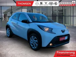 Super white 2 Gebraucht 2023 Toyota Aygo Play Kleinwagen | 15.485 € (Guter Preis)
