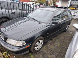 Schwarz Gebraucht 1997 Volvo V40 Kombi | 650 € (Guter Preis)