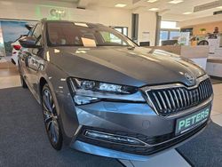 Grau Gebraucht 2022 Skoda Superb LAURIN & KLEMENT Kombi | 29.170 € (Teuer)