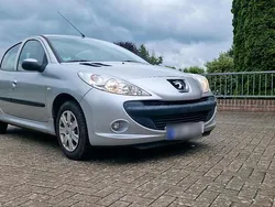 Silber Gebraucht 2010 Peugeot 206+ Kleinwagen | 600 €