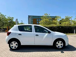 Weiß Gebraucht 2017 Dacia Sandero Kleinwagen | 4.999 €