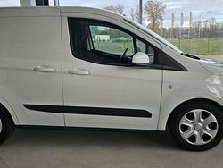 Weiß Gebraucht 2016 Ford Courier Van / Kleinbus | 8.950 € (Etwas zu teuer)