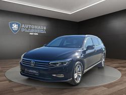 Deep black perleffekt (schwarz) Gebraucht 2022 VW Passat Elegance Kombi | 27.750 € (Fairer Preis)