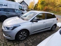 Silber Gebraucht 2018 Hyundai i20 Passion Limousine | 7.900 € (Guter Preis)