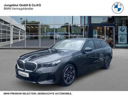 Grau Gebraucht 2024 BMW 520 M Sport Kombi | 52.710 € (Superpreis)