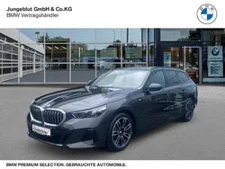 Grau Gebraucht 2024 BMW 520 M Sport Kombi | 53.440 € (Guter Preis)