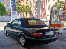 Blau Gebraucht 1994 BMW 318 Cabrio | 1.700 €
