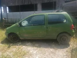 Grün Gebraucht 2004 Renault Twingo Kleinwagen | 250 €