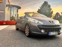 Grau Gebraucht 2009 Peugeot 207 CC Platinum Cabrio | 4.300 € (Etwas zu teuer)