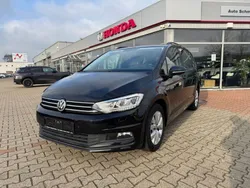 Deep black perleffekt Gebraucht 2018 VW Touran Comfortline Van / Kleinbus | 21.450 € (Fairer Preis)