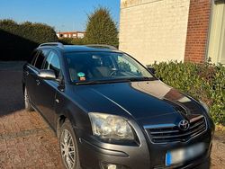 Silber Gebraucht 2006 Toyota Avensis Kombi | 2.000 € (Fairer Preis)