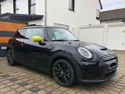 Schwarz Gebraucht 2021 Mini Cooper SE Kleinwagen | 19.500 € (Etwas zu teuer)