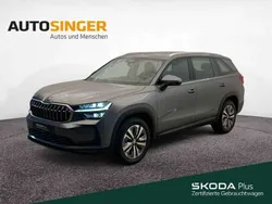 Graphitegrau metallic Gebraucht 2024 Skoda Kodiaq Selection SUV | 41.910 € (Superpreis)