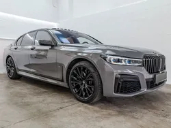 Grau Gebraucht 2021 BMW 750 M Sport Limousine | 49.999 €