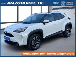 Platinum weiss met Gebraucht 2024 Toyota Yaris Cross SUV | 24.950 € (Guter Preis)