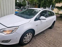 Weiß Gebraucht 2012 Opel Astra Kombi | 1.300 € (Superpreis)