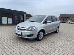 Silber Gebraucht 2011 Opel Zafira Design Edition Van / Kleinbus | 8.500 € (Etwas zu teuer)