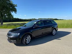 Schwarz Gebraucht 2015 Skoda Octavia Style Kombi | 11.500 € (Fairer Preis)