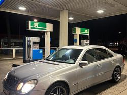 Grau Gebraucht 2002 Mercedes E220 Limousine | 3.500 € (Fairer Preis)