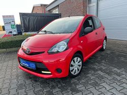Rot Gebraucht 2014 Toyota Aygo Kleinwagen | 3.200 €