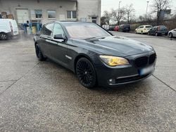 Grau Gebraucht 2009 BMW 750 Limousine | 10.000 € (Fairer Preis)