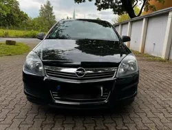 Schwarz Gebraucht 2010 Opel Astra Edition Kombi | 3.500 € (Fairer Preis)