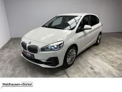 Alpinweiss (weiß) Gebraucht 2020 BMW 225 Active Tourer Luxury Line Van / Kleinbus | 20.950 € (Fairer Preis)